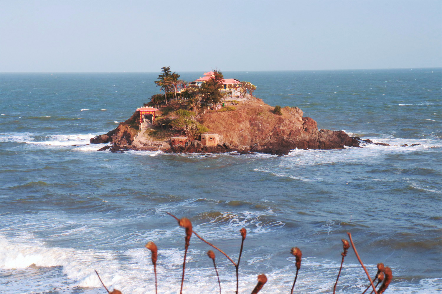 Ngôi miếu khách muốn đến phải canh giờ