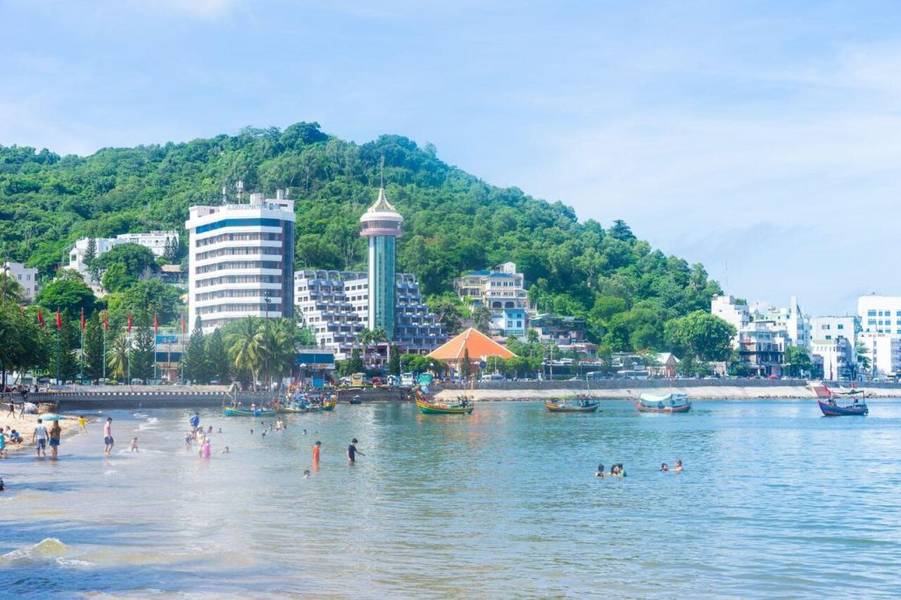 Bãi Sau là bãi biển Vũng Tàu đông đúc du khách