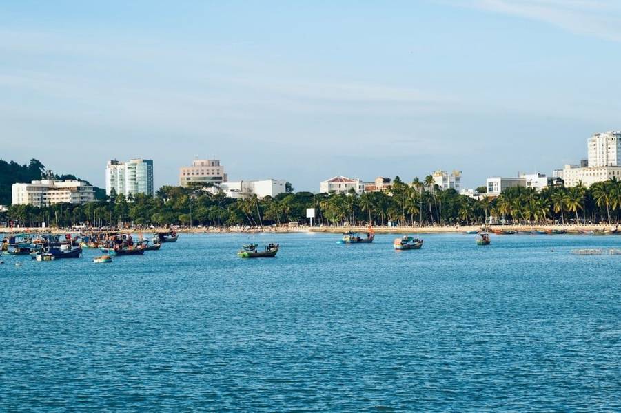 Bãi Trước là bãi biển Vũng Tàu không quá đông đúc và sôi động như Bãi Sau